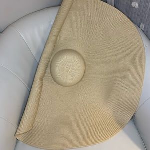 BIG STRAW HIGH FASHION FLOPPY HAT